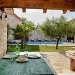 Stone House Lovinac