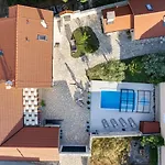 Stone House * Lovinac