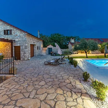 דירה Stone House *