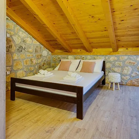 Stone House Apartmán *