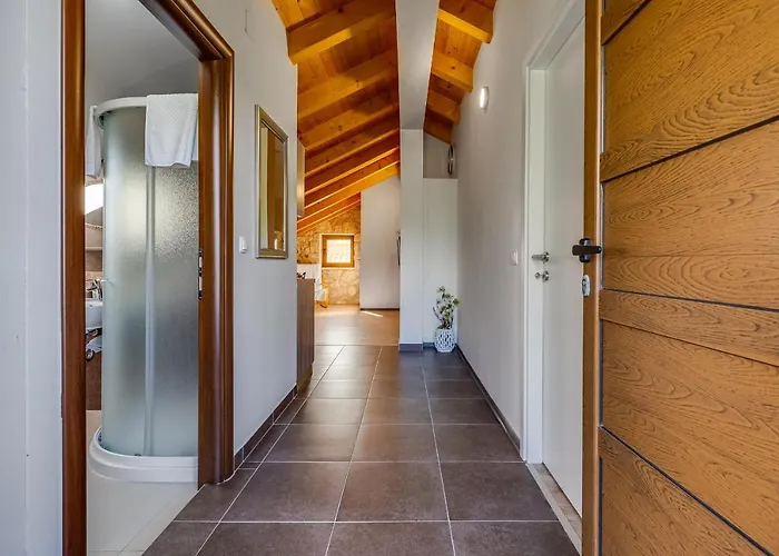 Stone House Apartment *