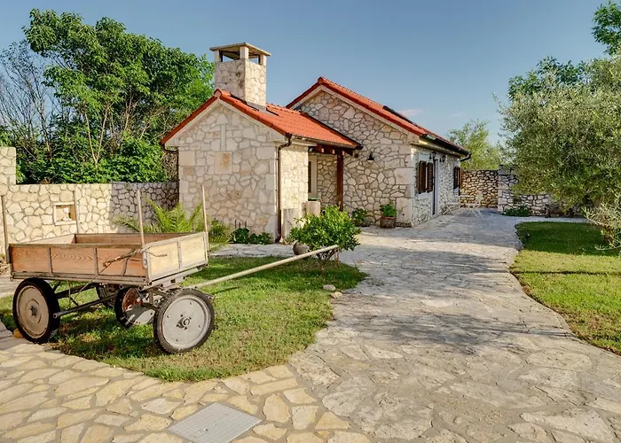 Stone House Apartment